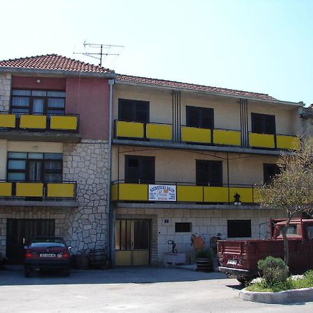 Apartments Ive - With Sea View Тисно Экстерьер фото
