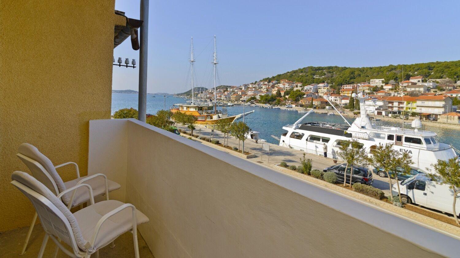 Apartments Ive - With Sea View Тисно Экстерьер фото