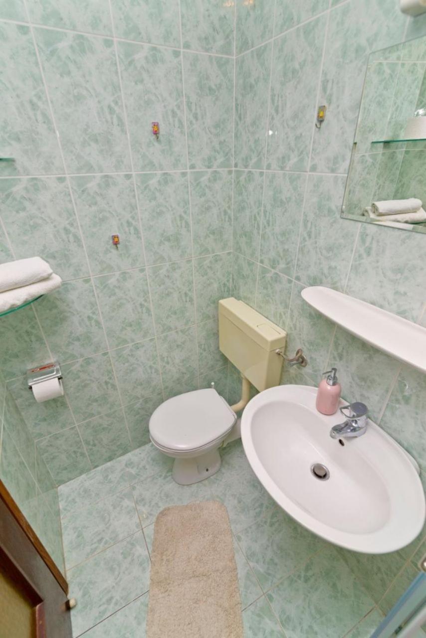 Apartments Ive - With Sea View Тисно Экстерьер фото